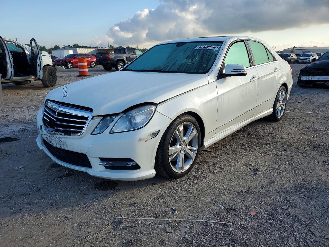 2013 Mercedes-Benz E 350 - zdjęcie główne