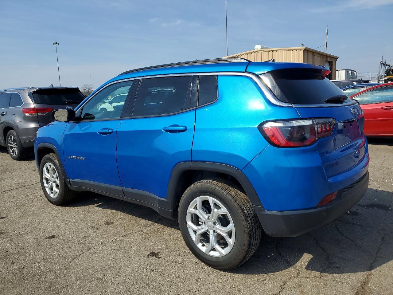 2024 Jeep Compass Latitude - zdjęcie 2