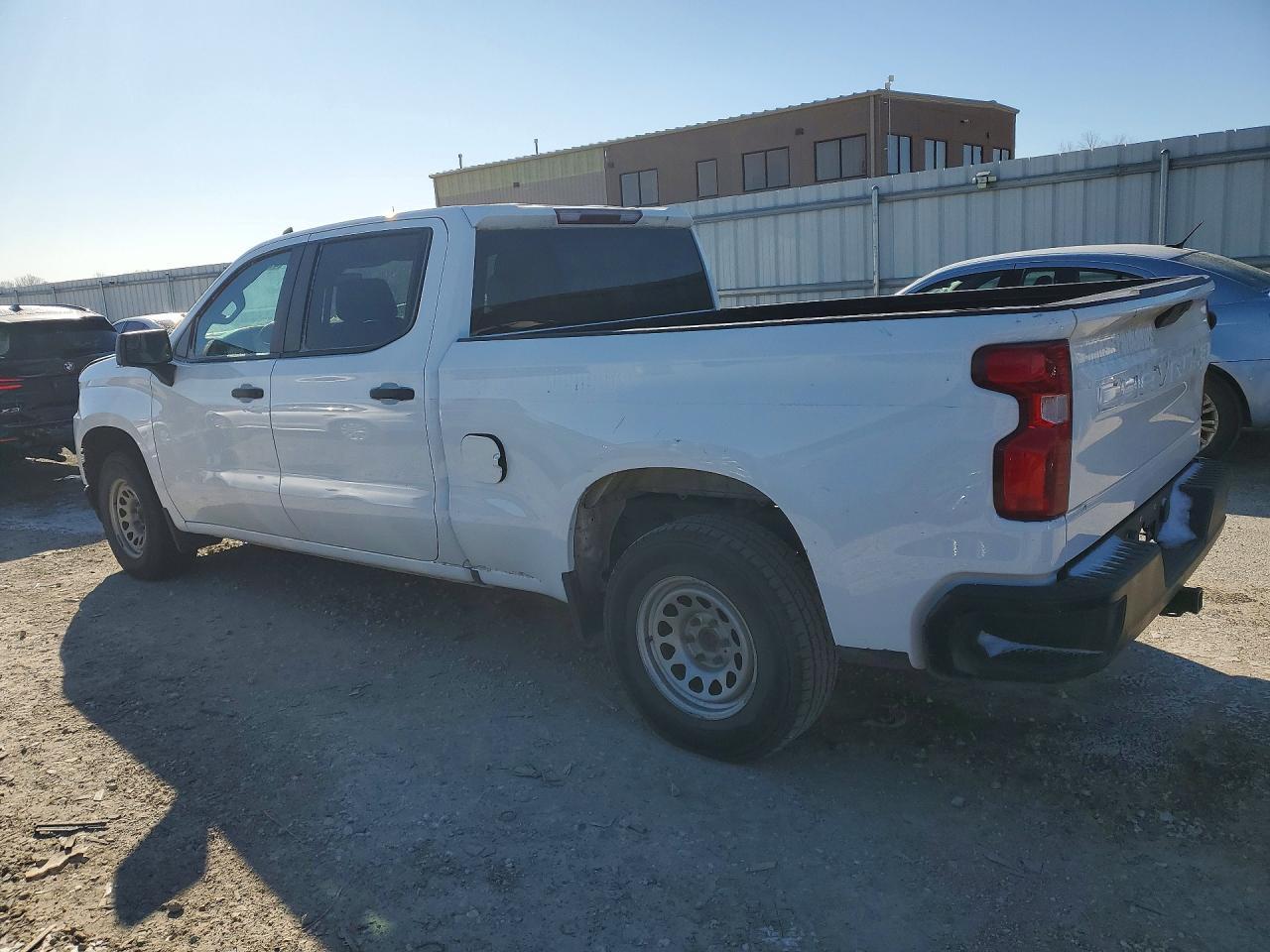 2021 Chevrolet Silverado 1500 - zdjęcie 2