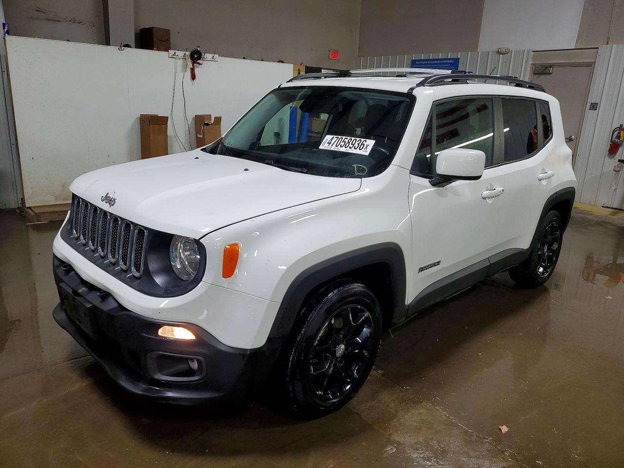 2017 Jeep Renegade Latitude - zdjęcie główne