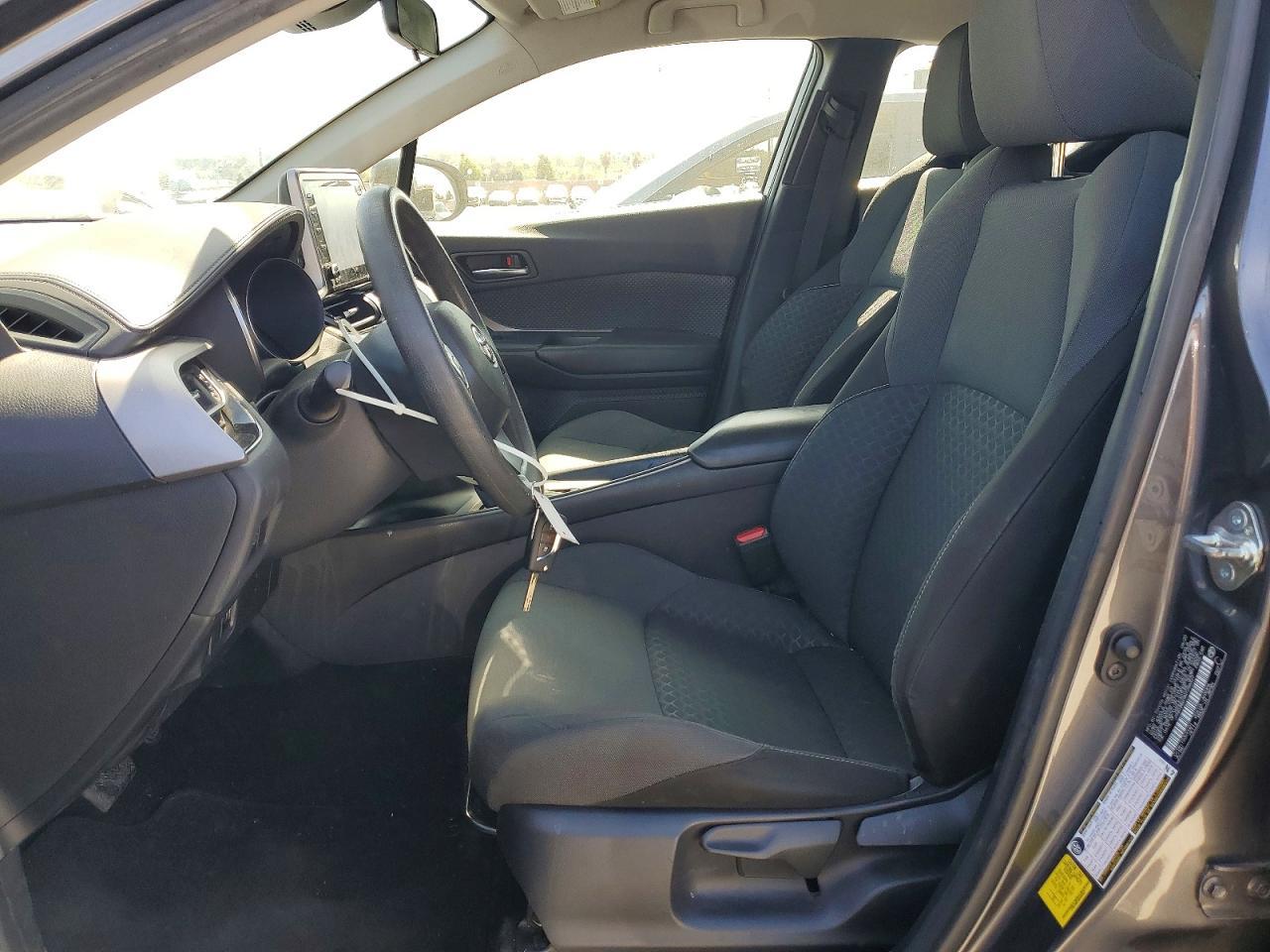 2021 Toyota C-Hr Le - zdjęcie 7