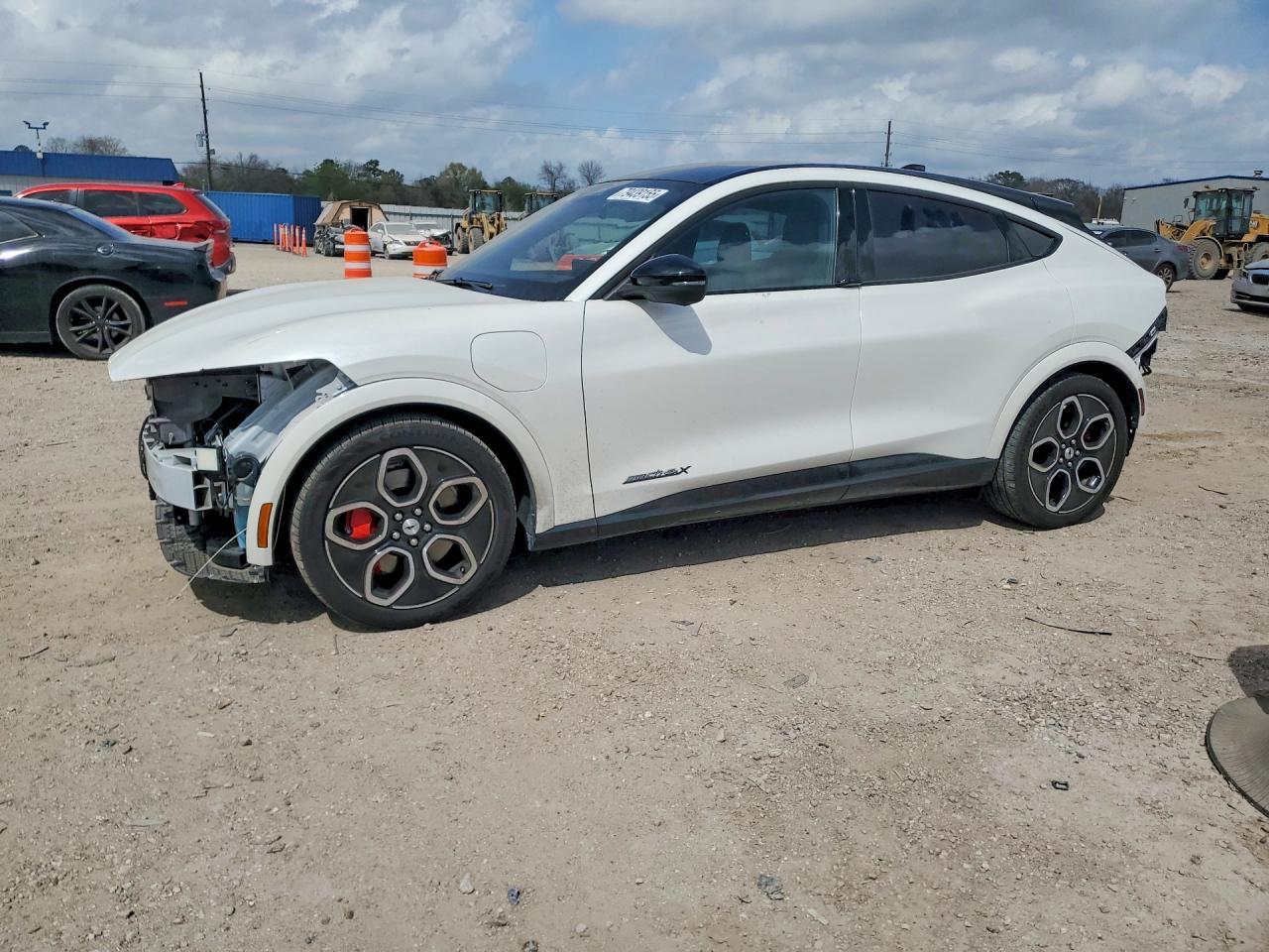 2023 Ford Mustang Mach-E Gt - zdjęcie główne