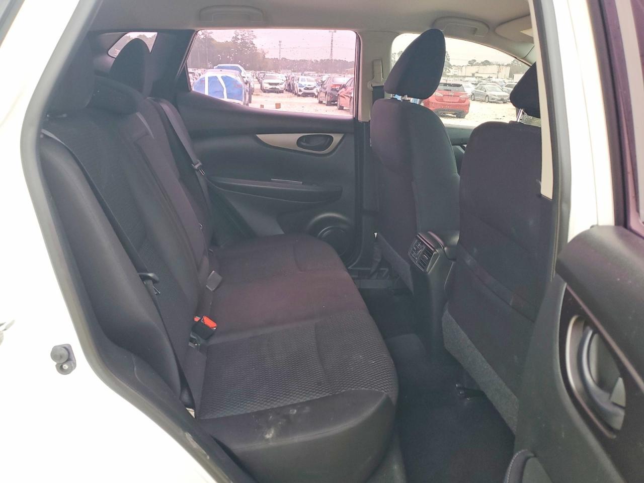 2018 Nissan Rogue Sport S - zdjęcie 11