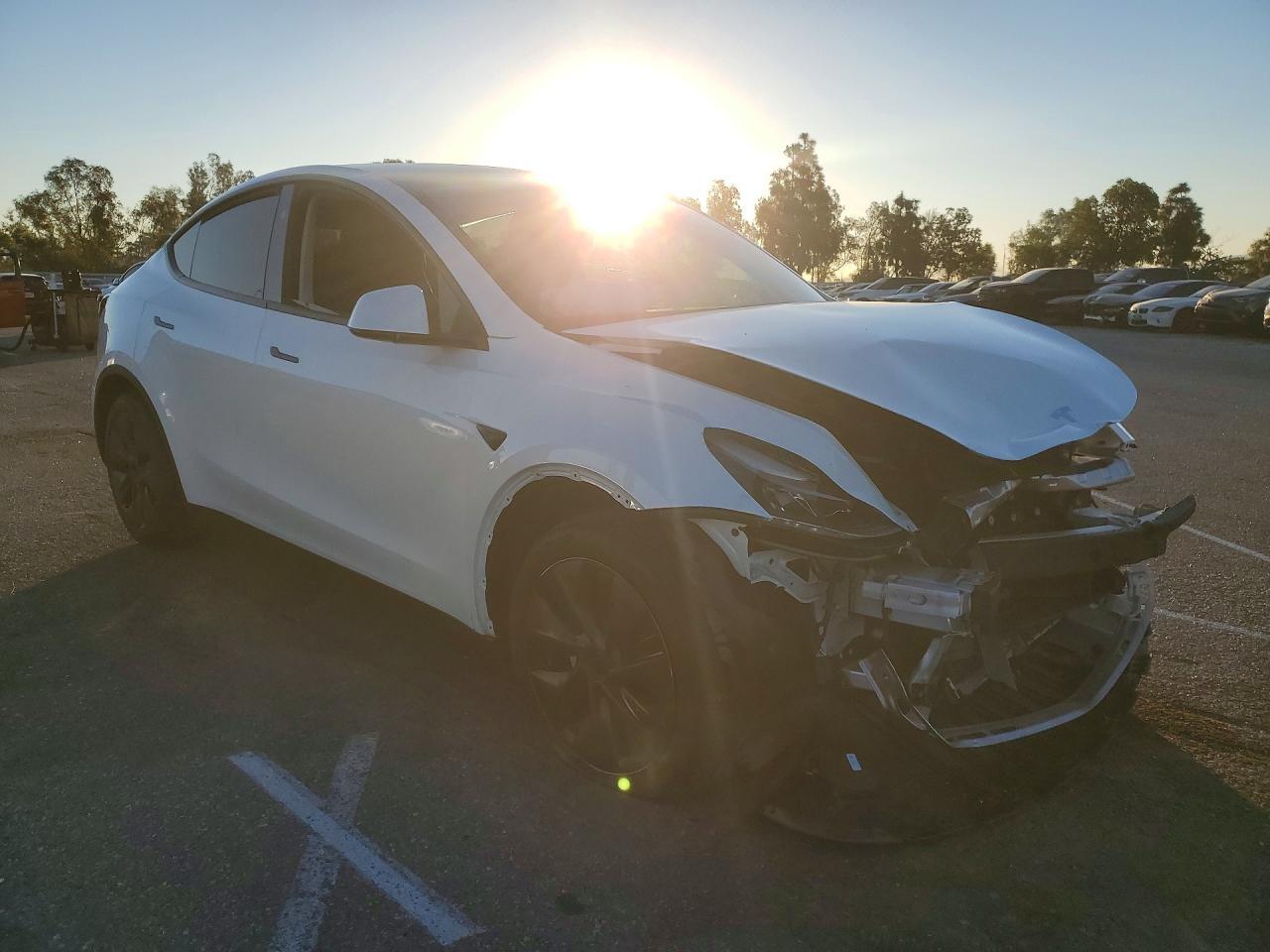 2025 Tesla Model Y - zdjęcie 4