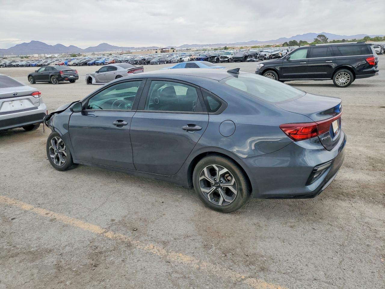 2021 Kia Forte Lxs - zdjęcie 2