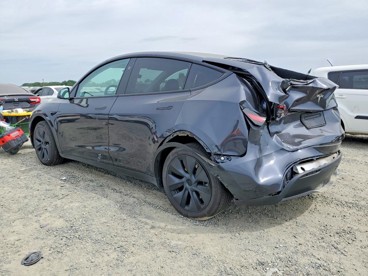 2024 Tesla Model Y - zdjęcie 2