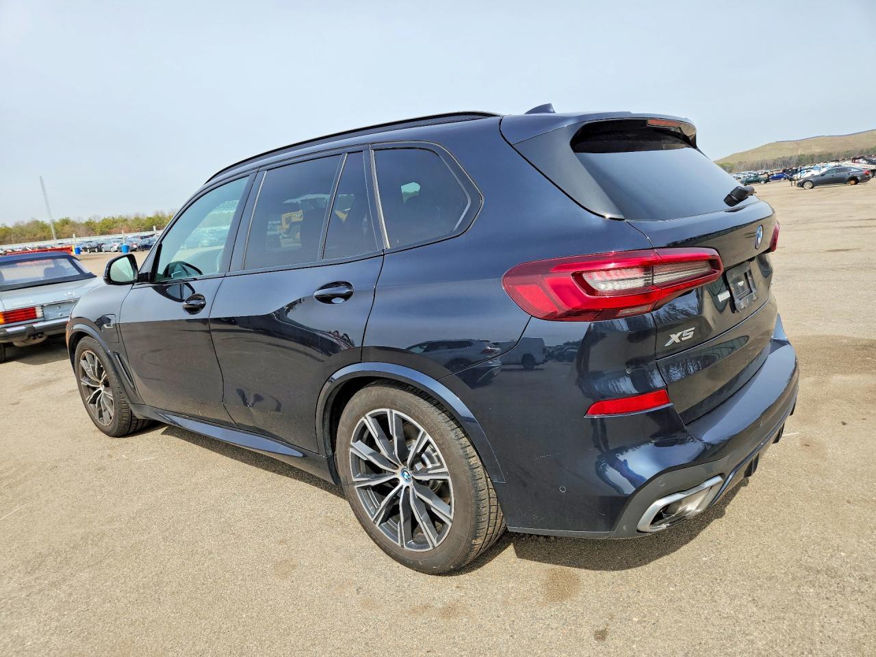 2023 BMW X5 xDrive45E - zdjęcie 2