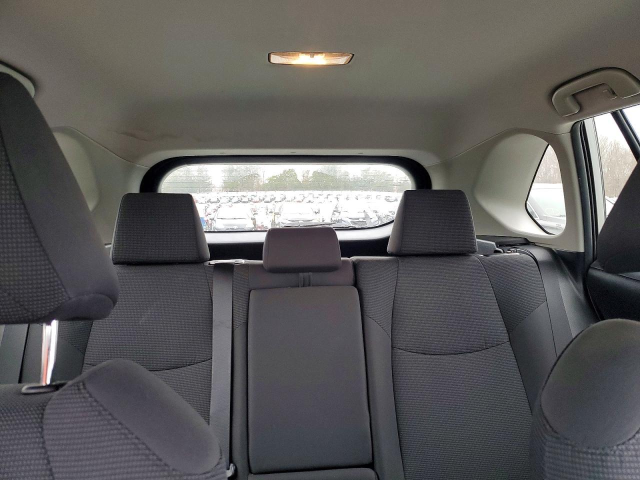 2019 Toyota Rav4 Hybrid Le - zdjęcie 10