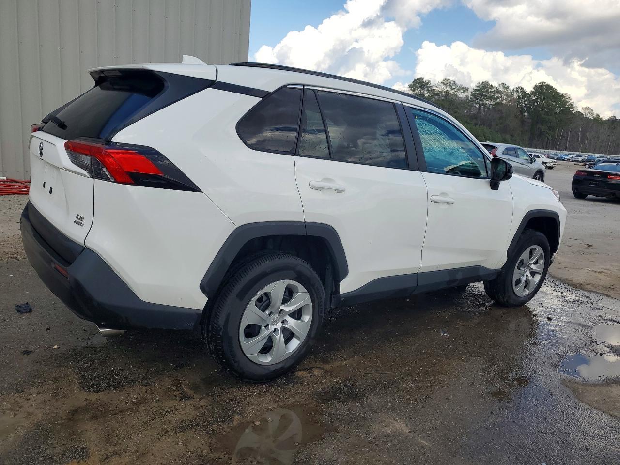 2021 Toyota Rav4 Le - zdjęcie 3