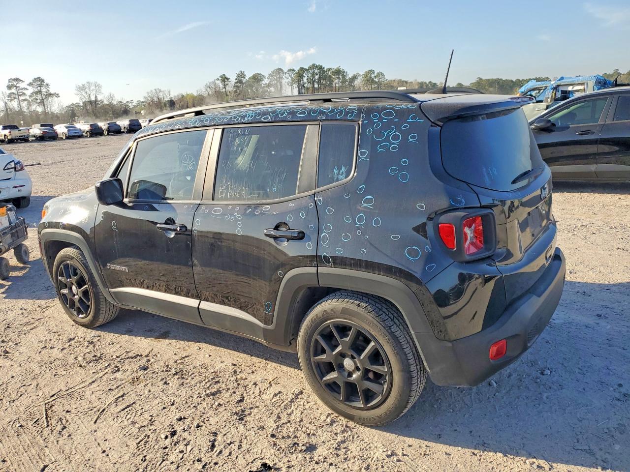 2021 Jeep Renegade Latitude - zdjęcie 2