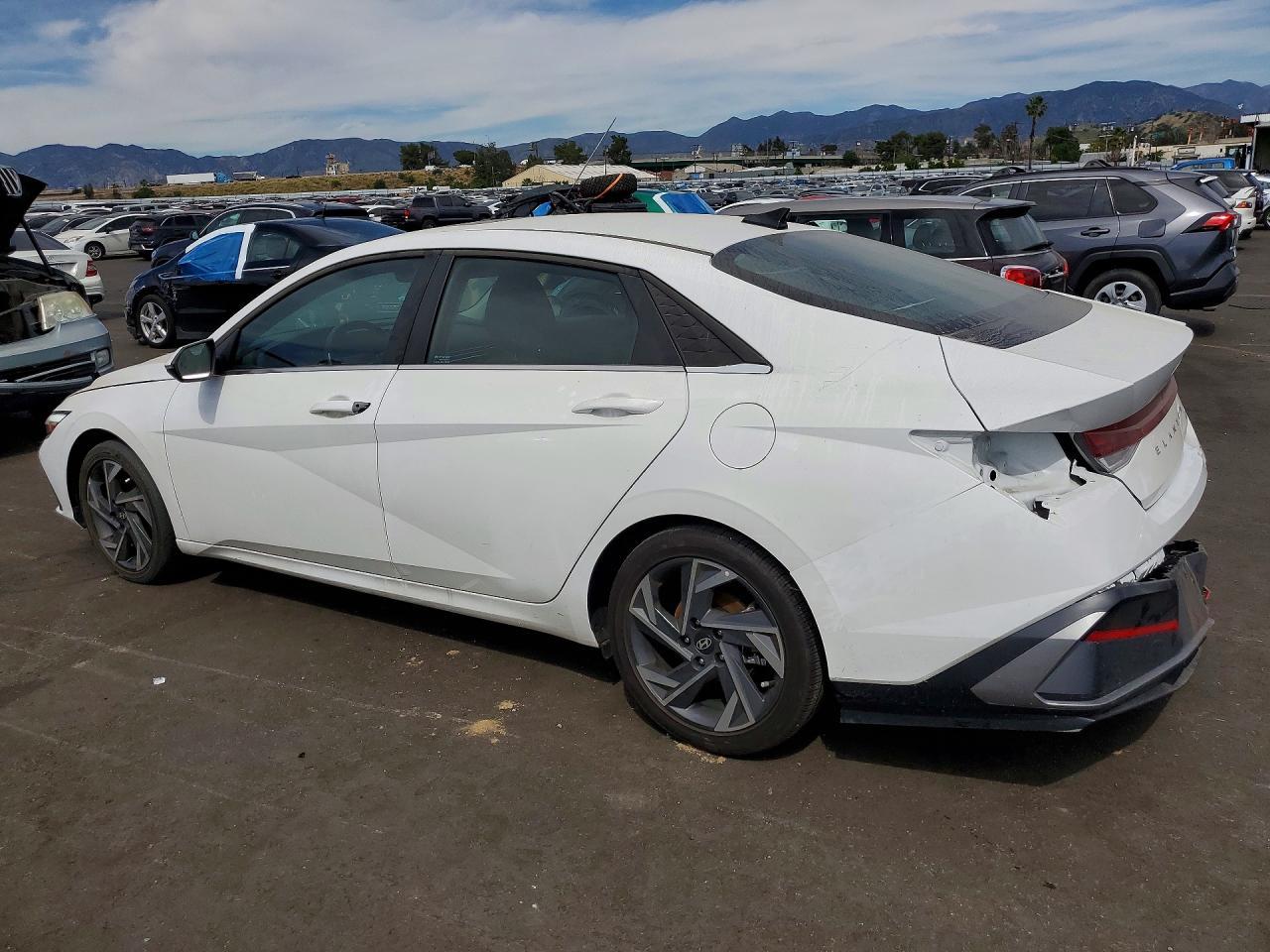 2025 Hyundai Elantra Hybrid Limited - zdjęcie 2