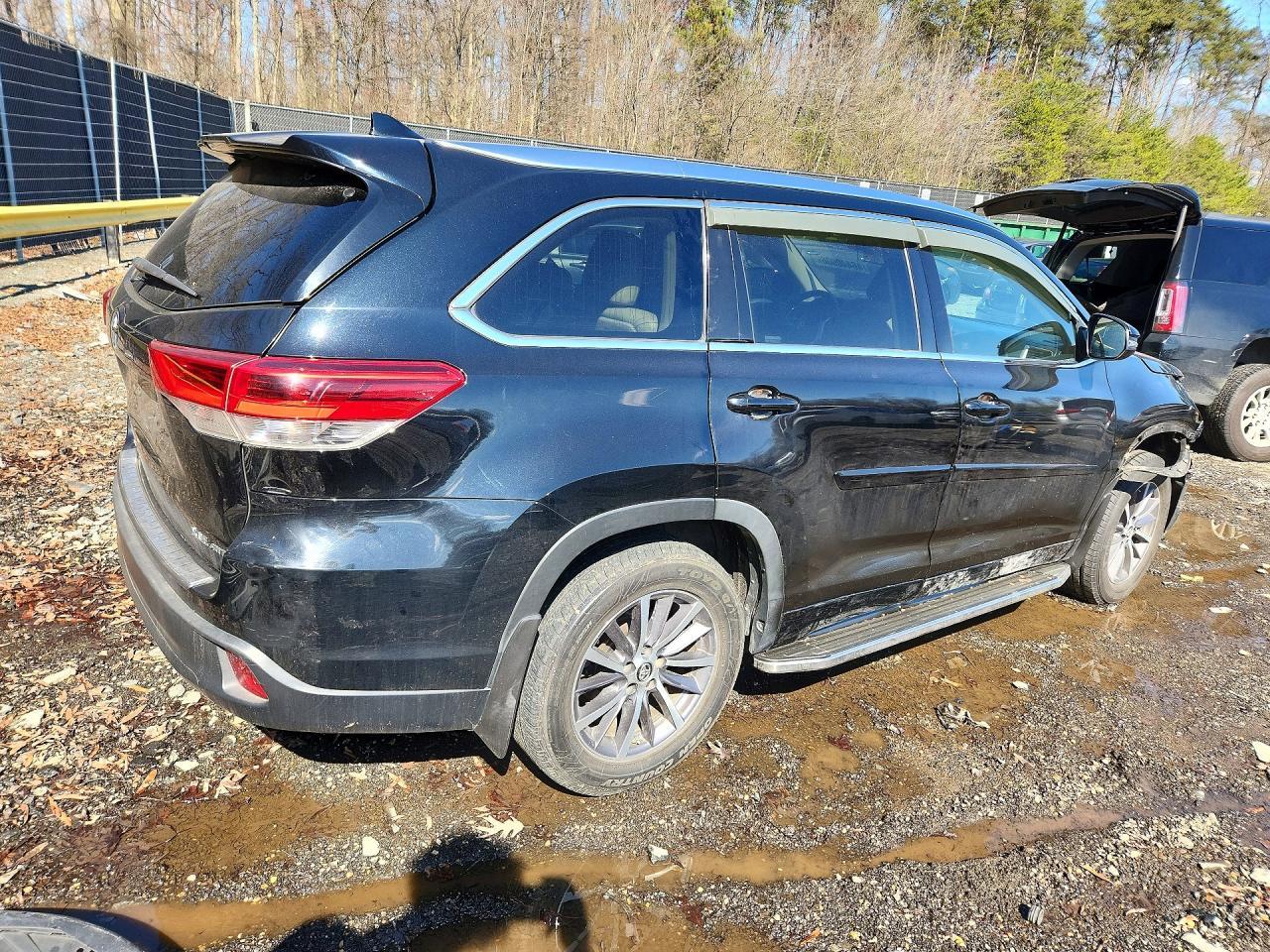 2017 Toyota Highlander Xle - zdjęcie 3