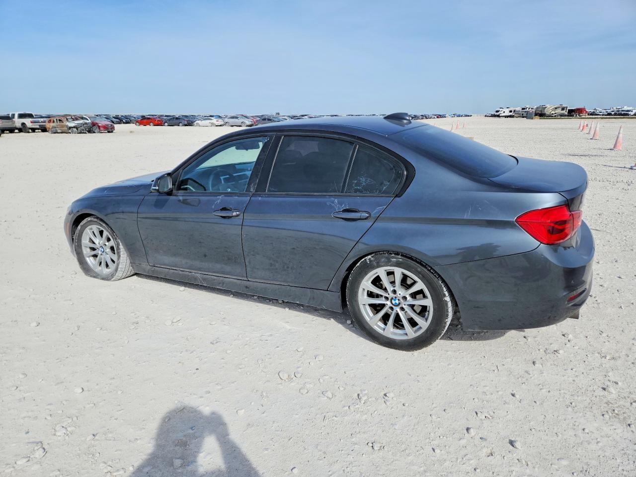 2016 BMW 320 I - zdjęcie 2
