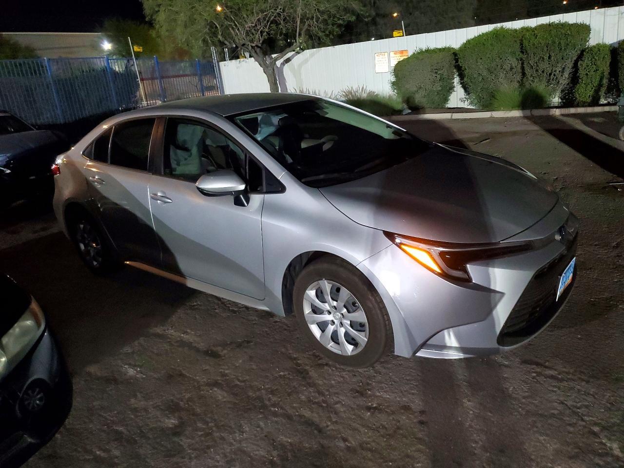 2024 Toyota Corolla Hybrid Le - zdjęcie 4