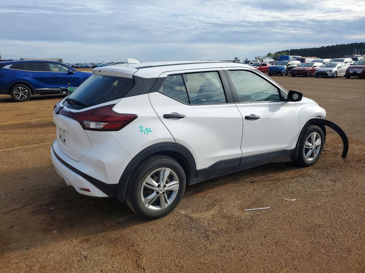 2021 Nissan Kicks S - zdjęcie 3