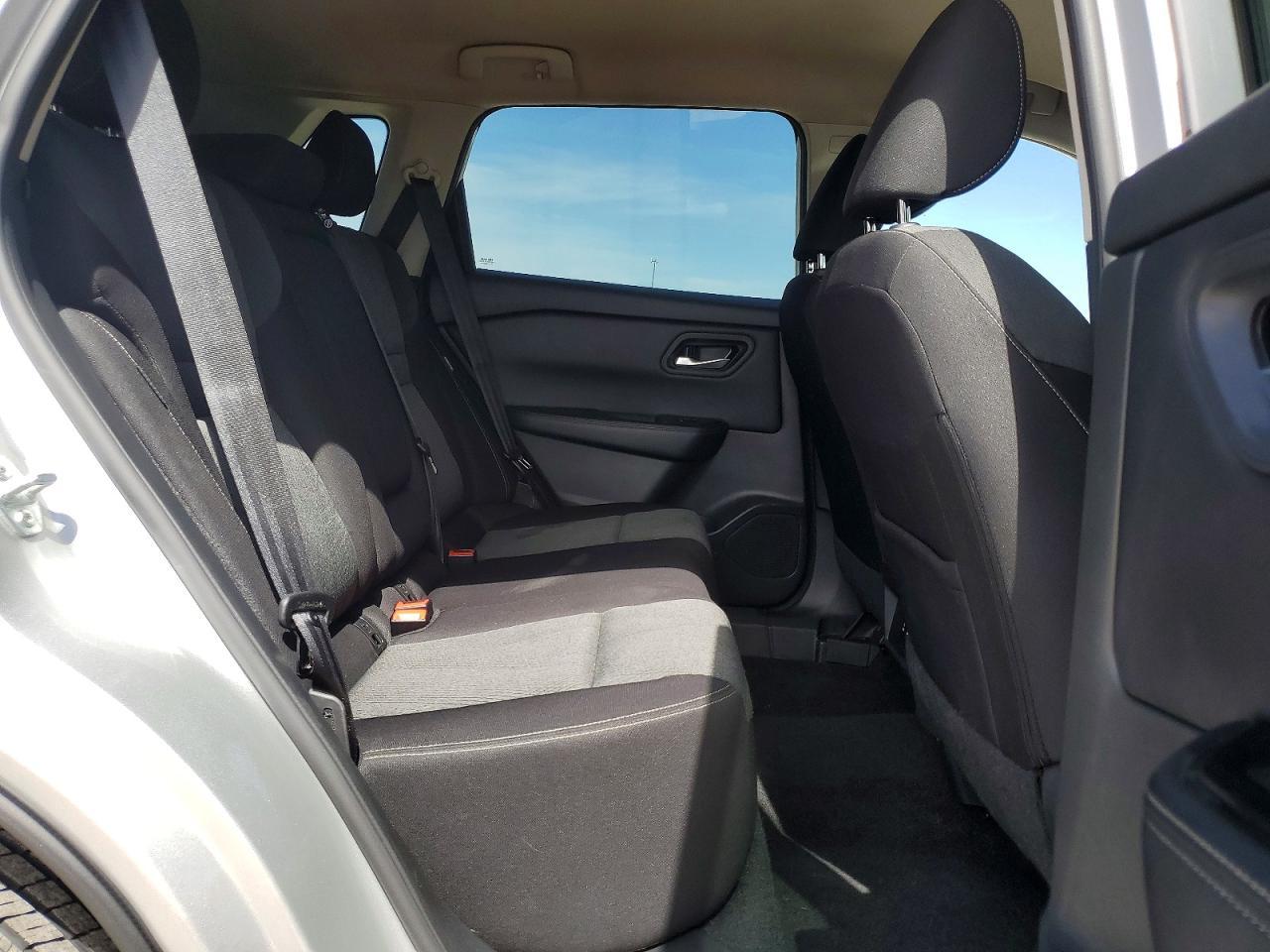 2025 Nissan Rogue Sv - zdjęcie 11