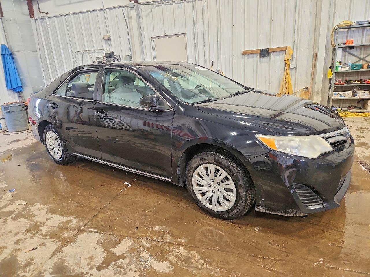 2014 Toyota Camry Le - zdjęcie 4