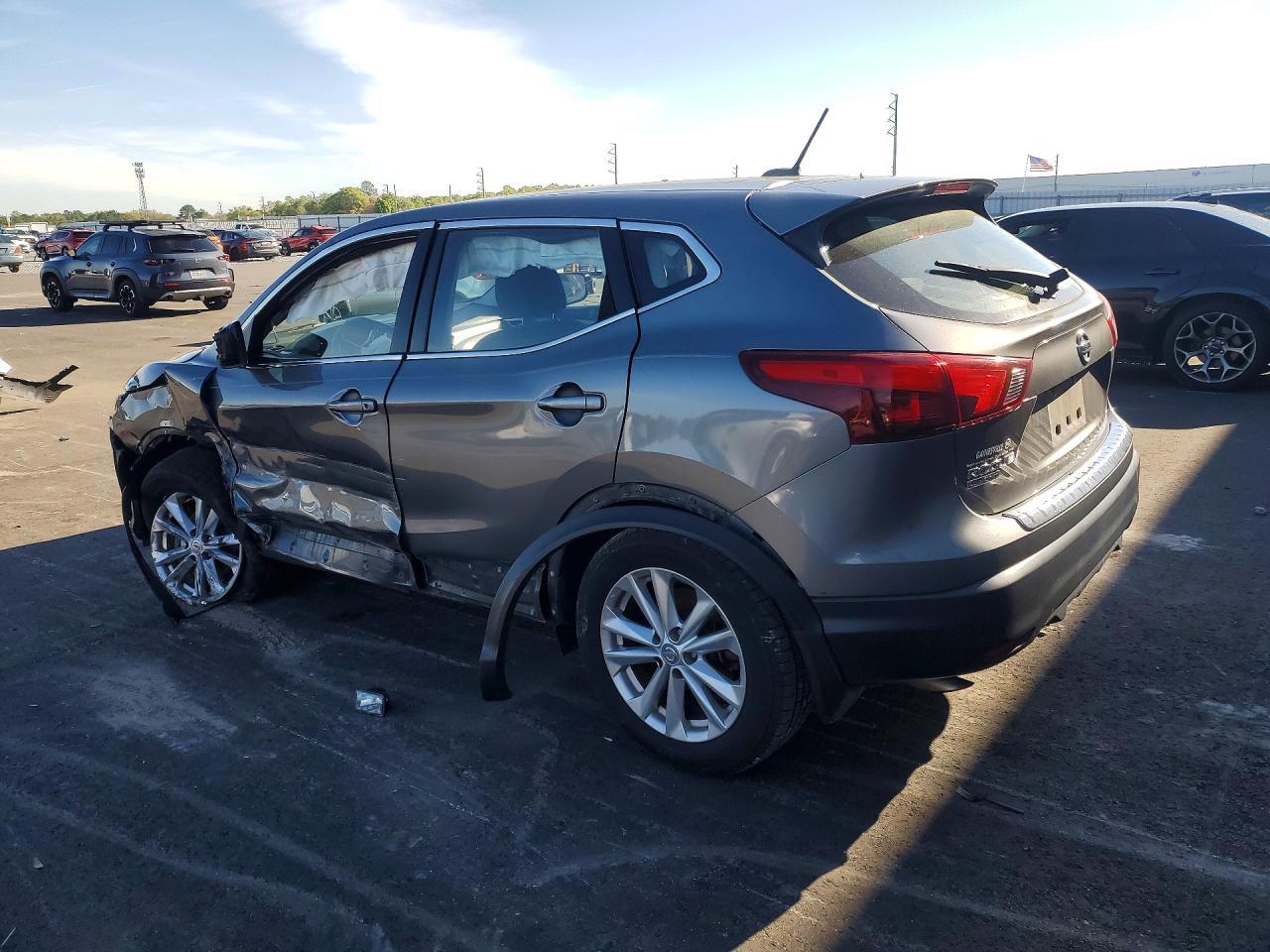 2017 Nissan Rogue Sport S - zdjęcie 2