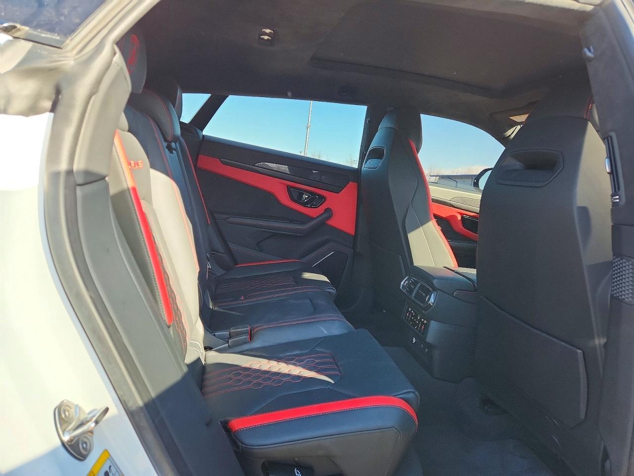 2024 Lamborghini Urus S - zdjęcie 11