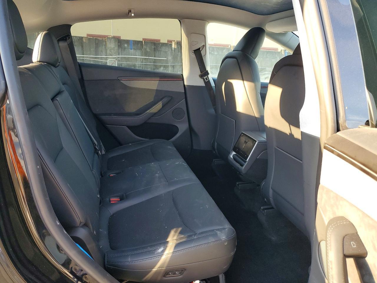 2026 Tesla Model Y - zdjęcie 10