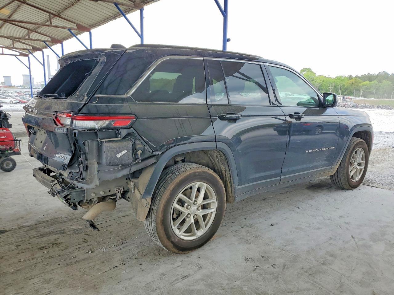 2024 Jeep Grand Cherokee Laredo - zdjęcie 3