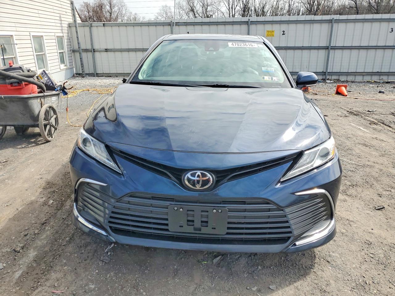 2021 Toyota Camry Xle - zdjęcie 5