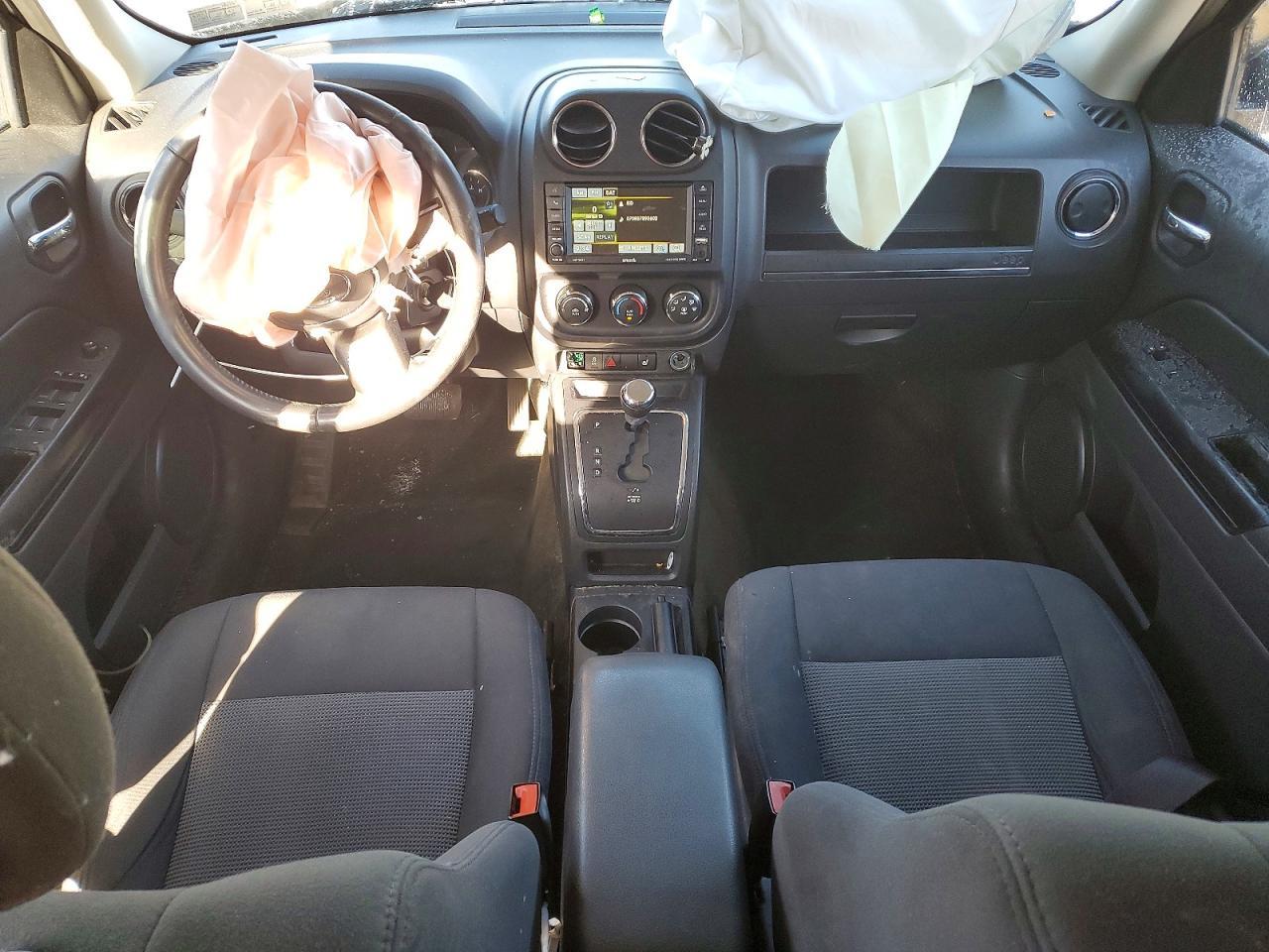 2016 Jeep Patriot Latitude - zdjęcie 8