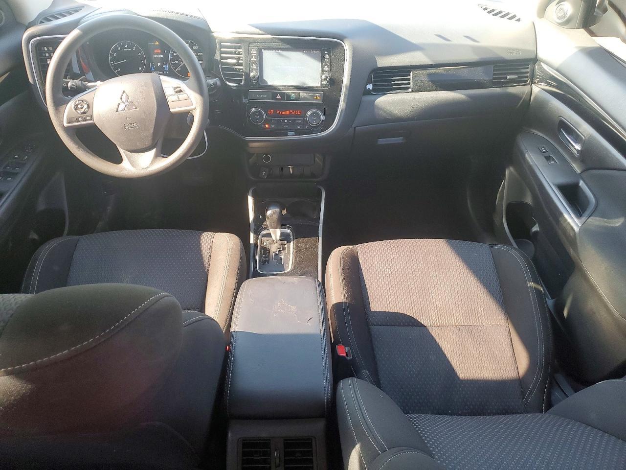 2019 Mitsubishi Outlander Es - zdjęcie 8