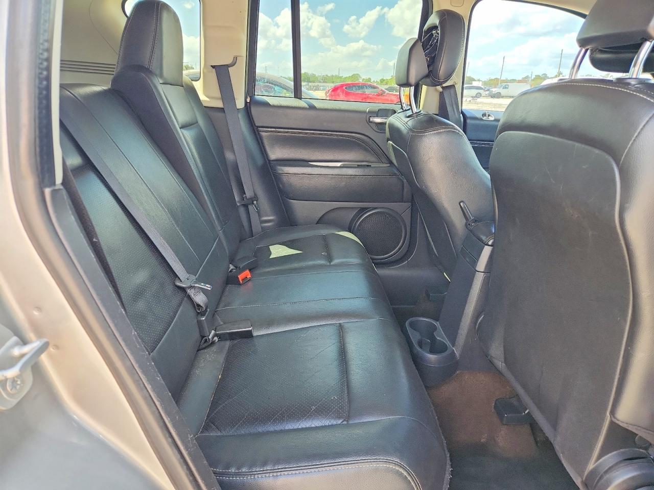 2015 Jeep Compass Latitude - zdjęcie 10