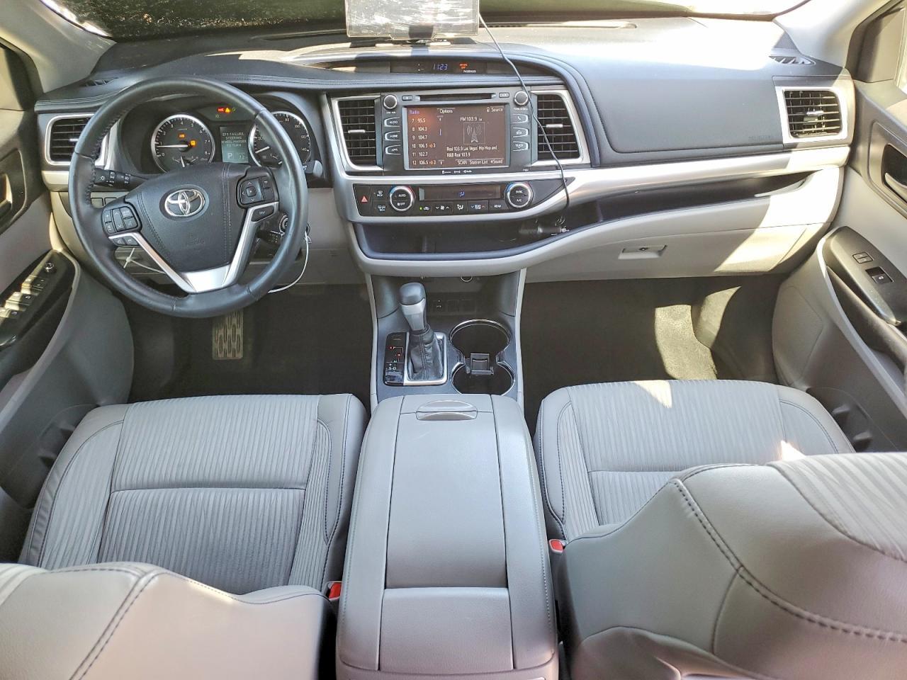 2016 Toyota Highlander Le Plus - zdjęcie 8
