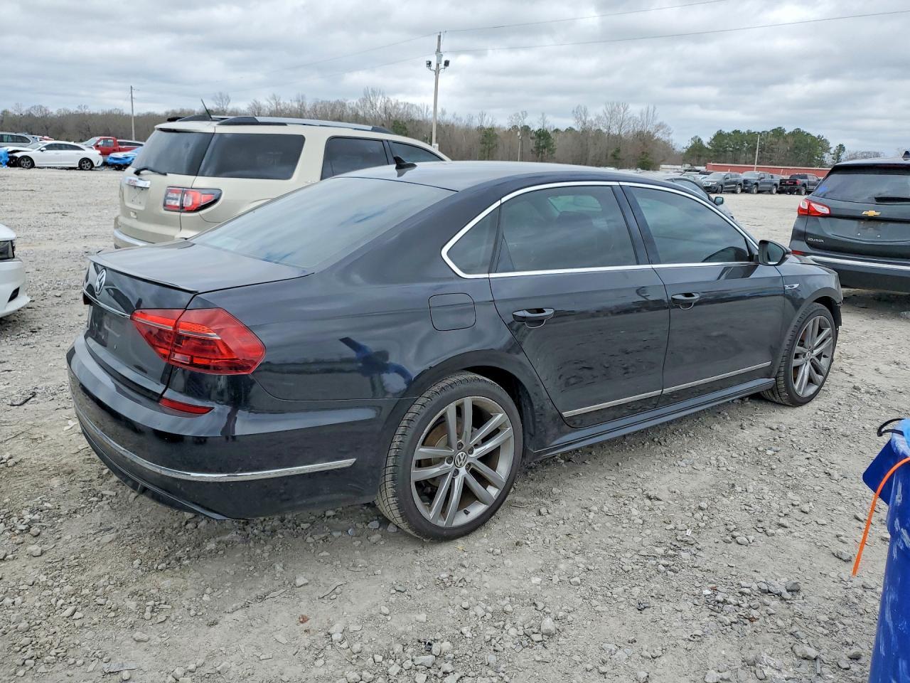 2017 Volkswagen Passat R-Line - zdjęcie 3