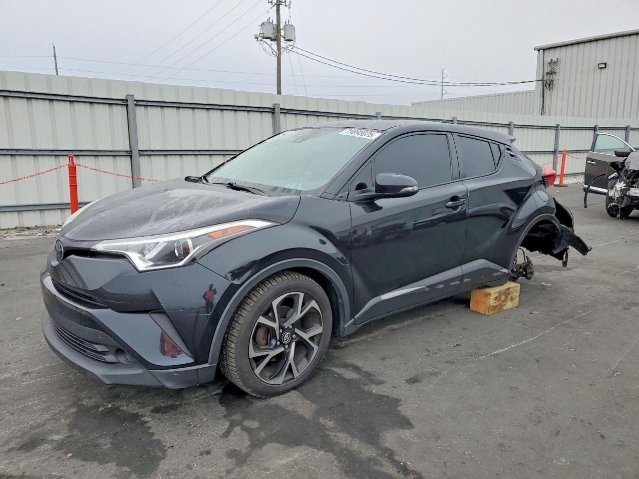 2019 Toyota C-Hr Xle - zdjęcie główne