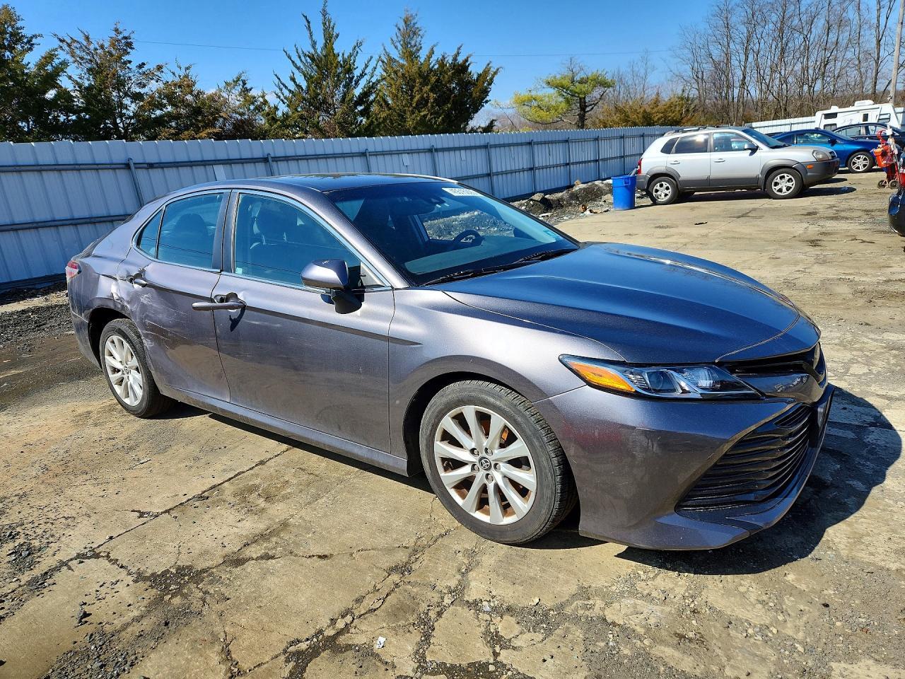 2018 Toyota Camry Le - zdjęcie 4