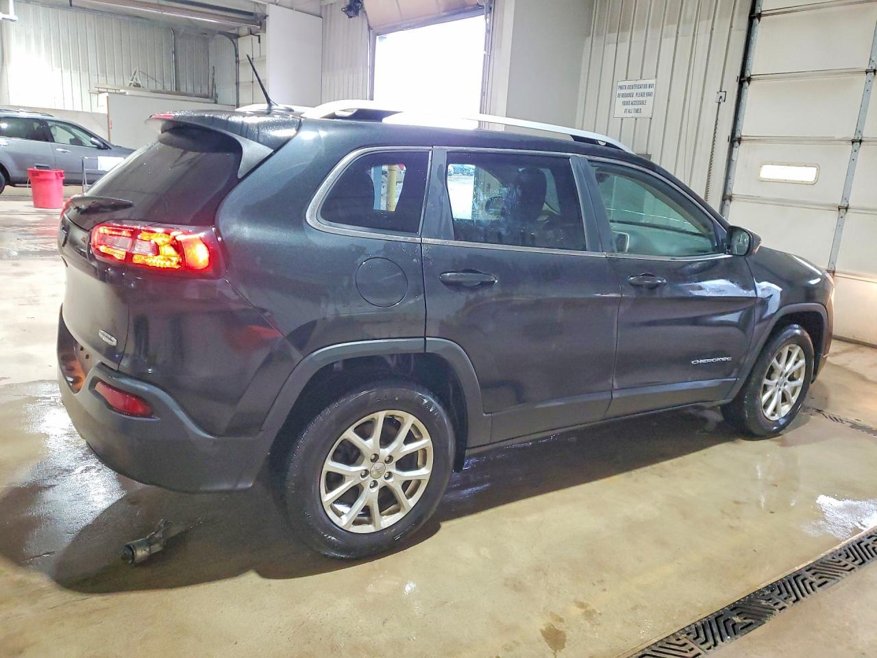 2016 Jeep Cherokee Latitude - zdjęcie 3