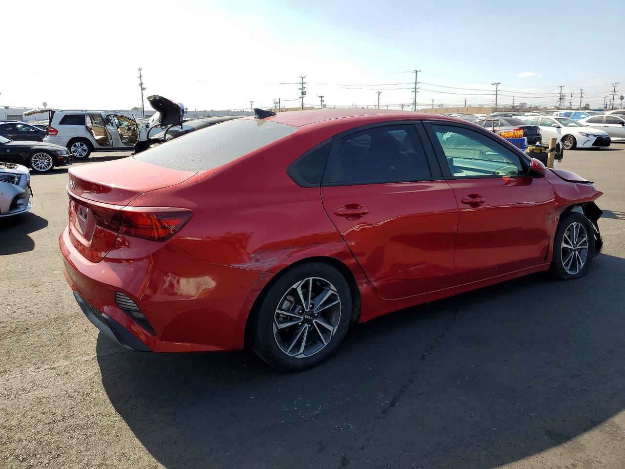 2023 Kia Forte Lxs - zdjęcie 3