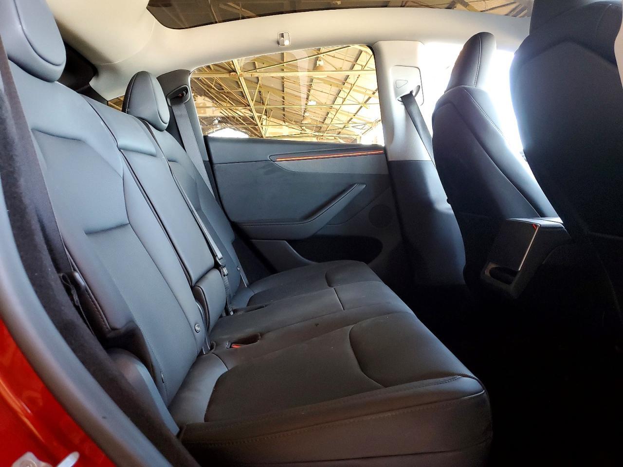 2026 Tesla Model Y - zdjęcie 10