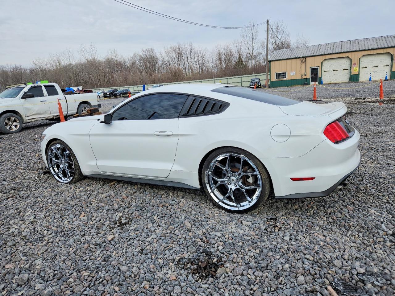 2016 Ford Mustang - zdjęcie 2