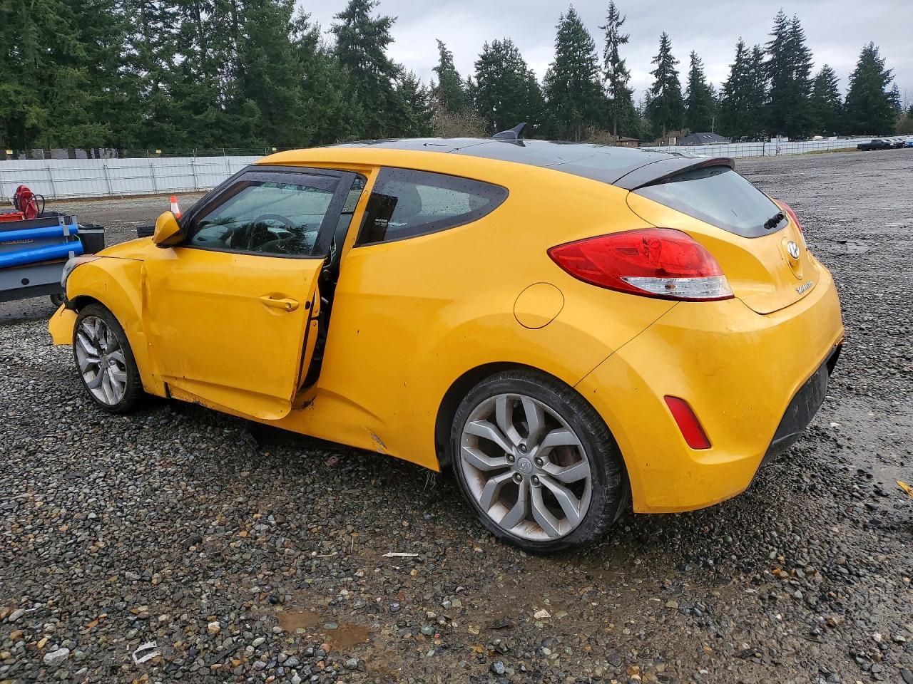 2015 Hyundai Veloster Base - zdjęcie 2