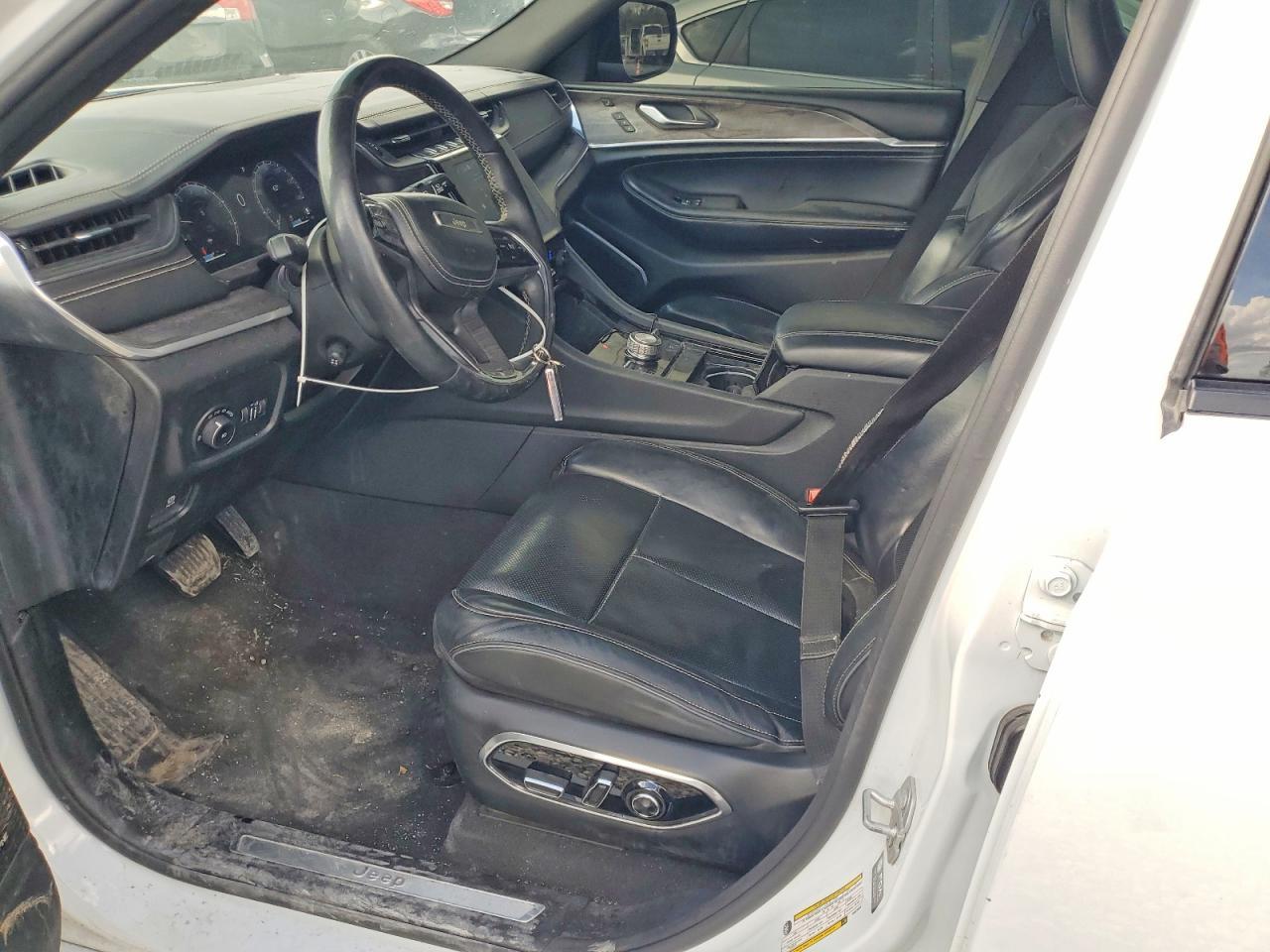 2022 Jeep Grand Cherokee Overland - zdjęcie 7