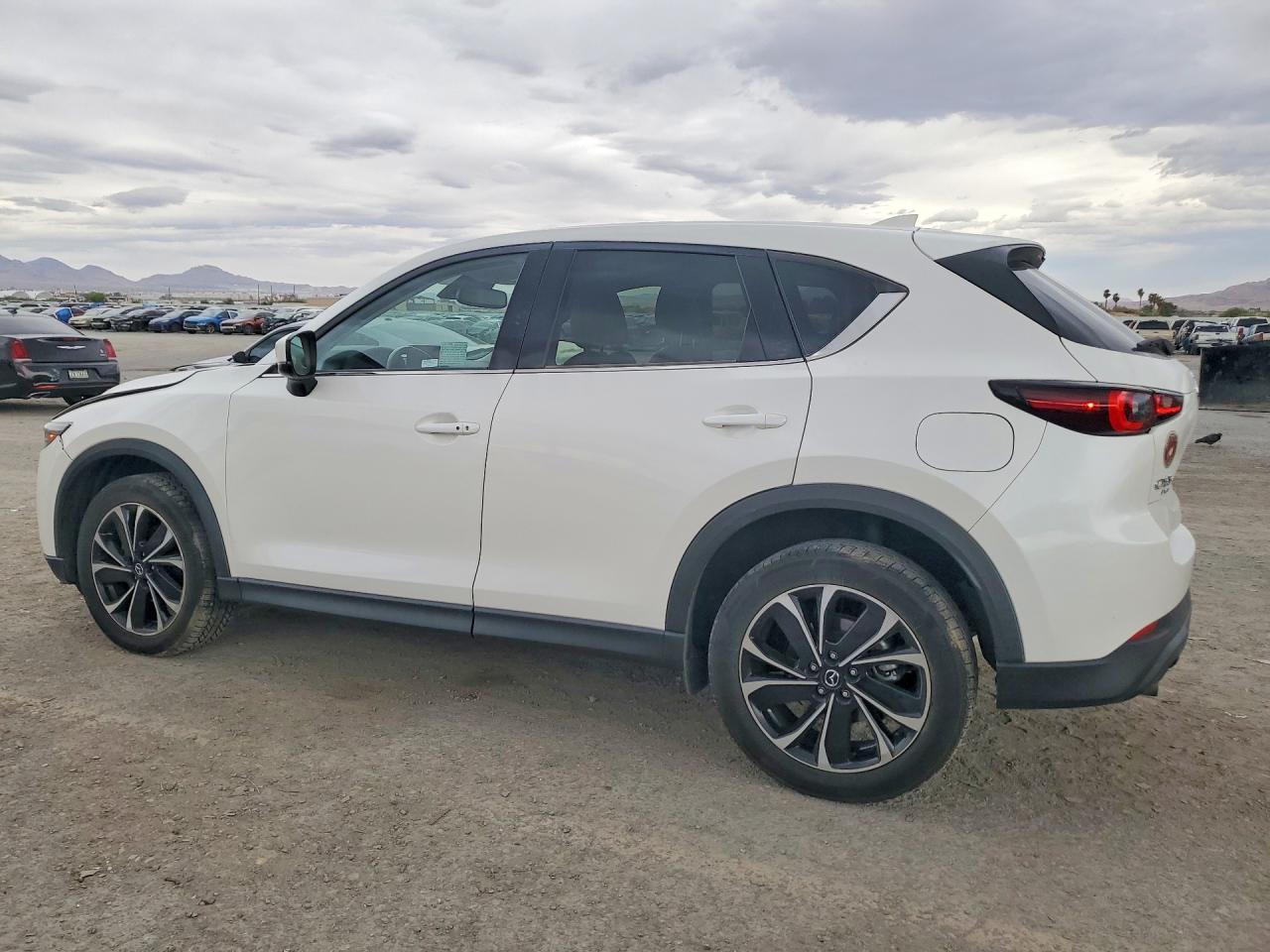 2022 Mazda Cx-5 Premium - zdjęcie 2