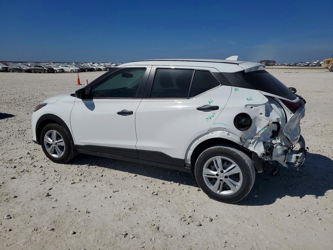 2025 Nissan Kicks Play S - zdjęcie 2