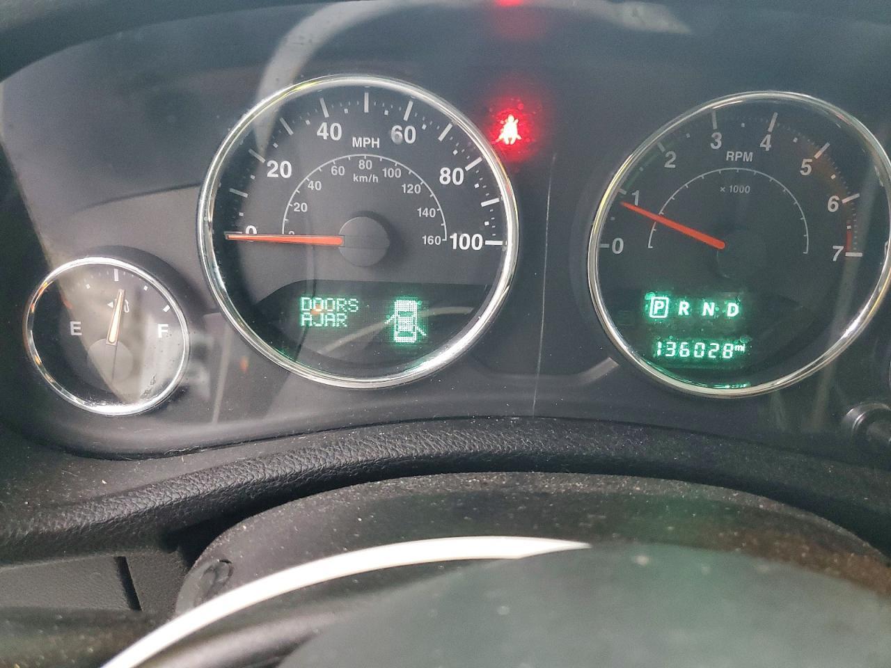 2016 Jeep Wrangler Unlimited Sahara - zdjęcie 9