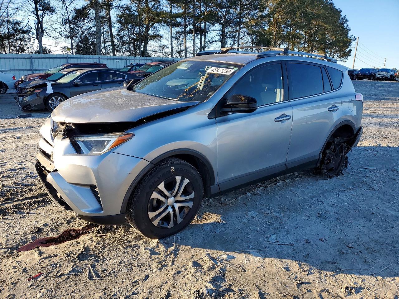 2017 Toyota Rav4 Le - zdjęcie główne