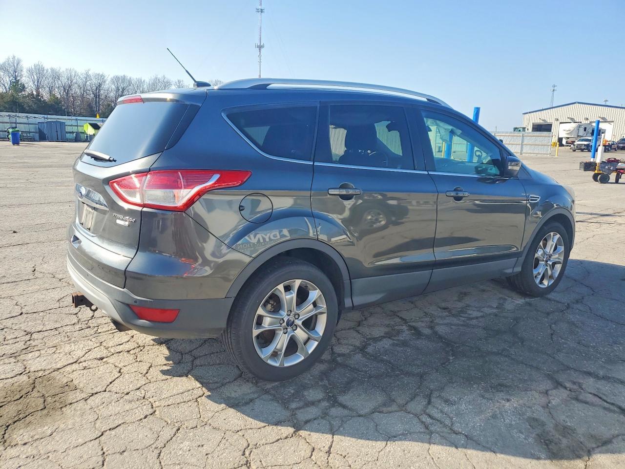 2016 Ford Escape Titanium - zdjęcie 3