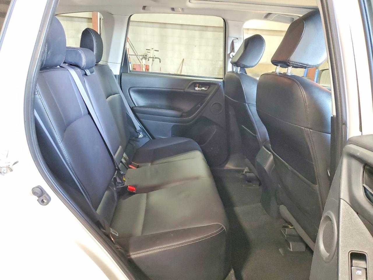 2016 Subaru Forester 2.0Xt Touring - zdjęcie 10