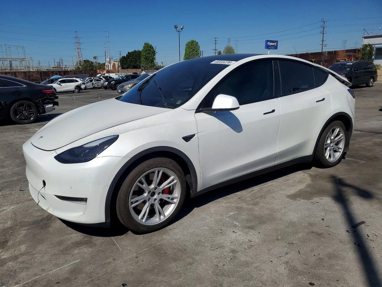 2022 Tesla Model Y - zdjęcie główne