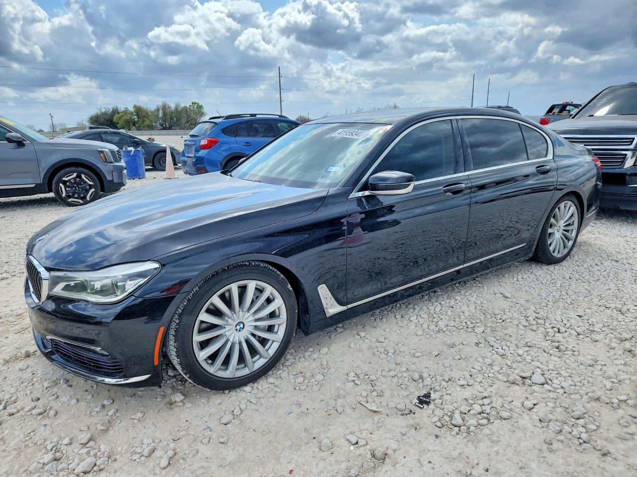 2016 BMW 750 I - zdjęcie główne