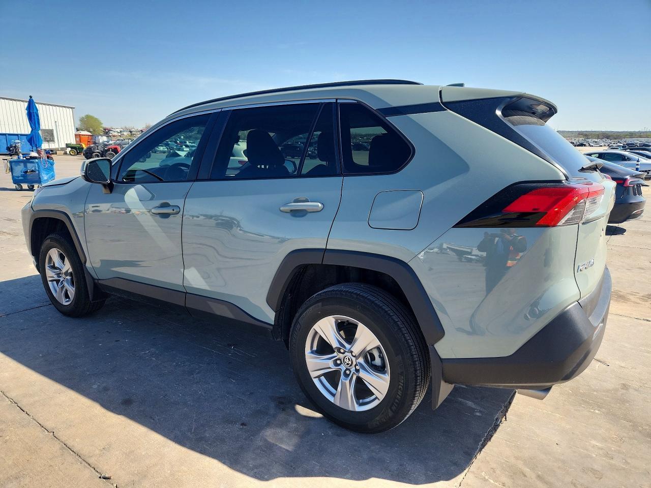 2023 Toyota Rav4 Xle - zdjęcie 2