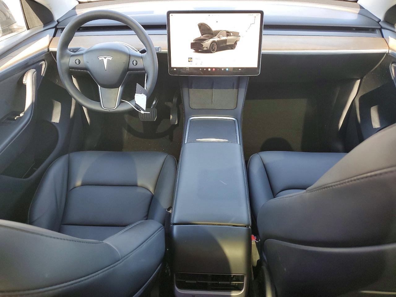 2024 Tesla Model Y - zdjęcie 8