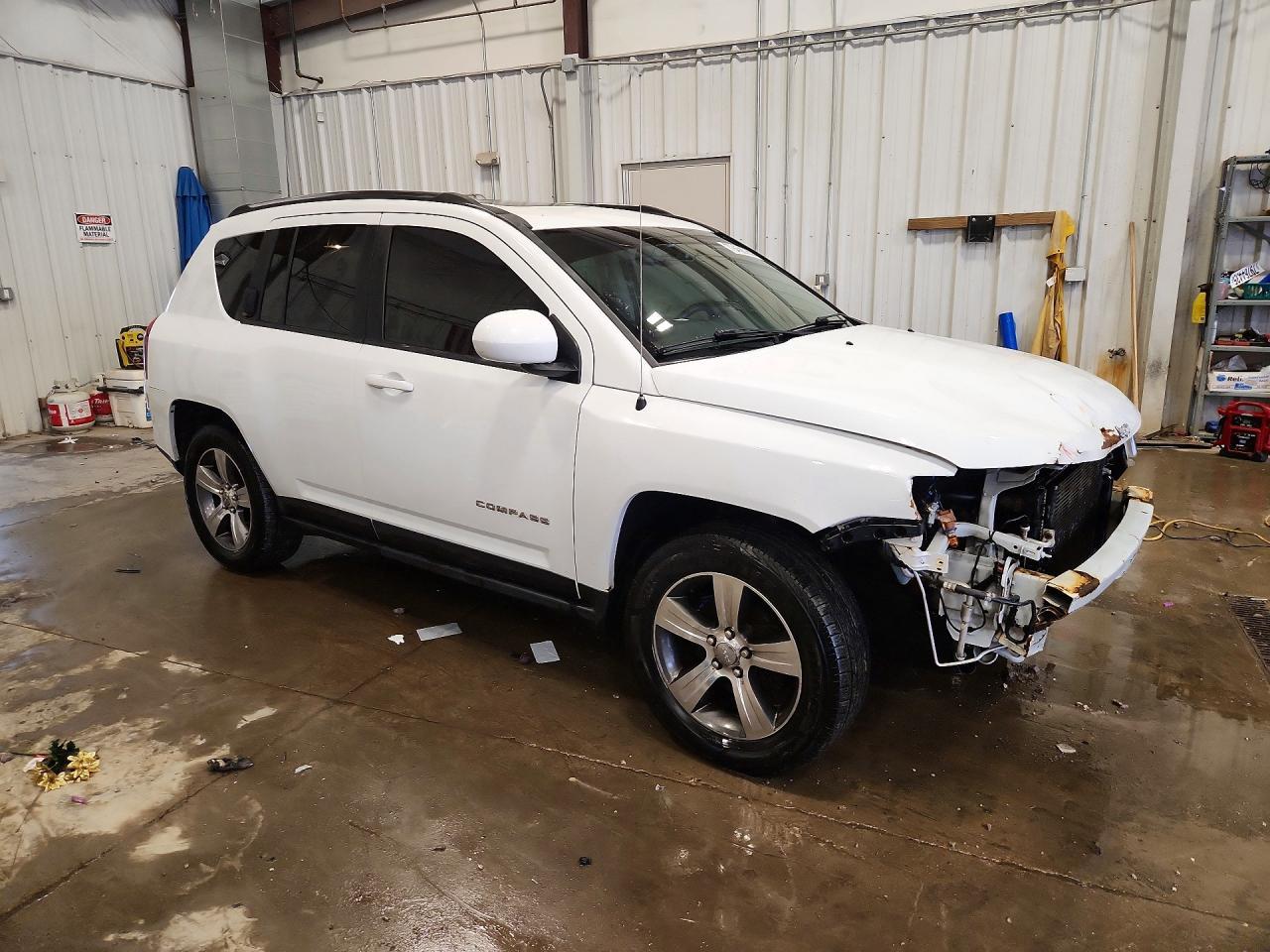 2017 Jeep Compass Latitude - zdjęcie 4